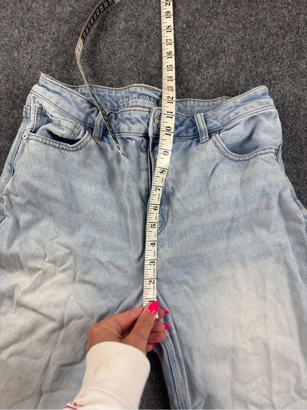 AMERICAN EAGLE Women’s Denim Mom Jean Strigid Light Wash size: 10 - Picture 3 of 8